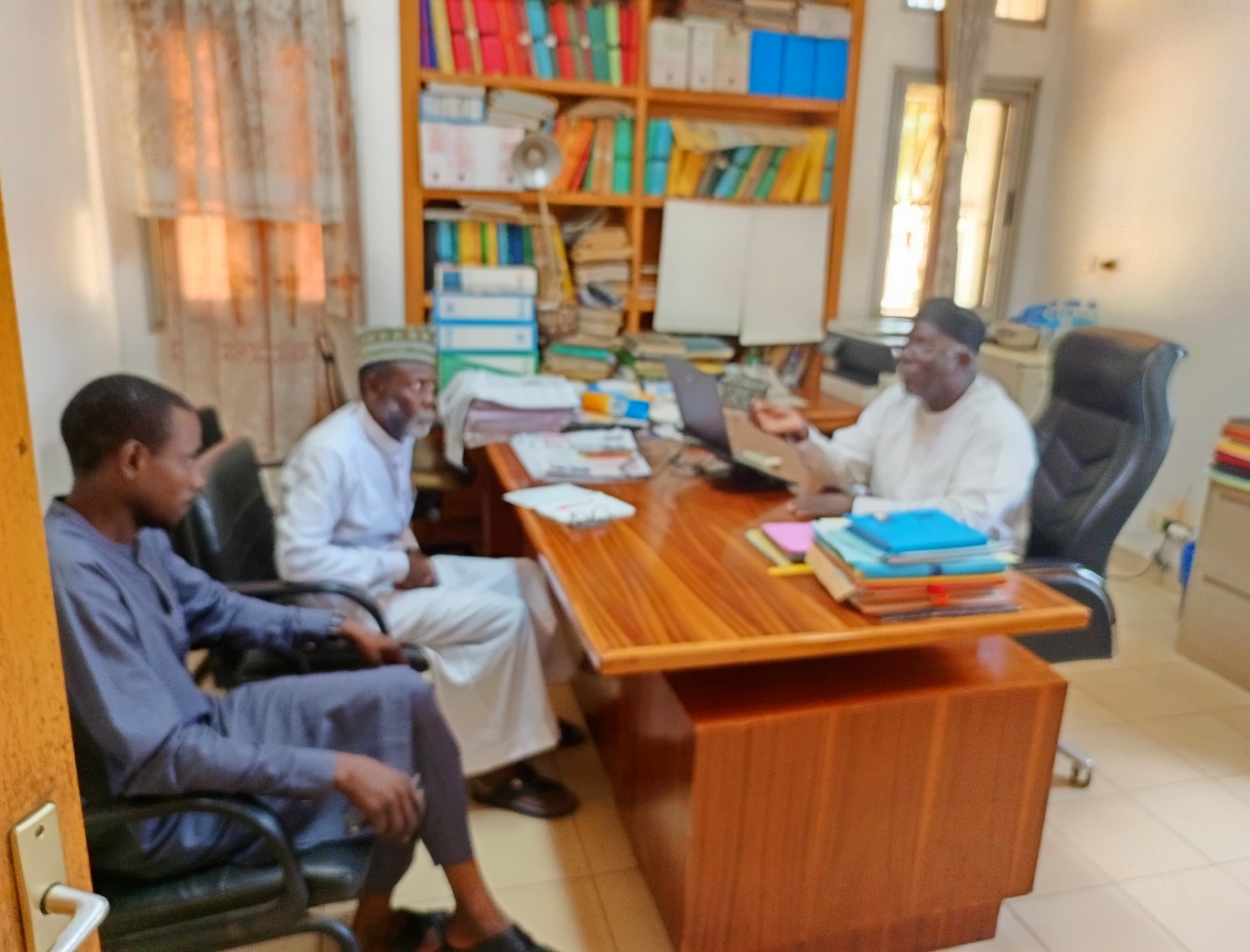 Le DG EMAÏR, SS. Sido, avec le Directeur Général du Cabinet d'études AGECRHAU, El Hadji Amadou Allassane.
