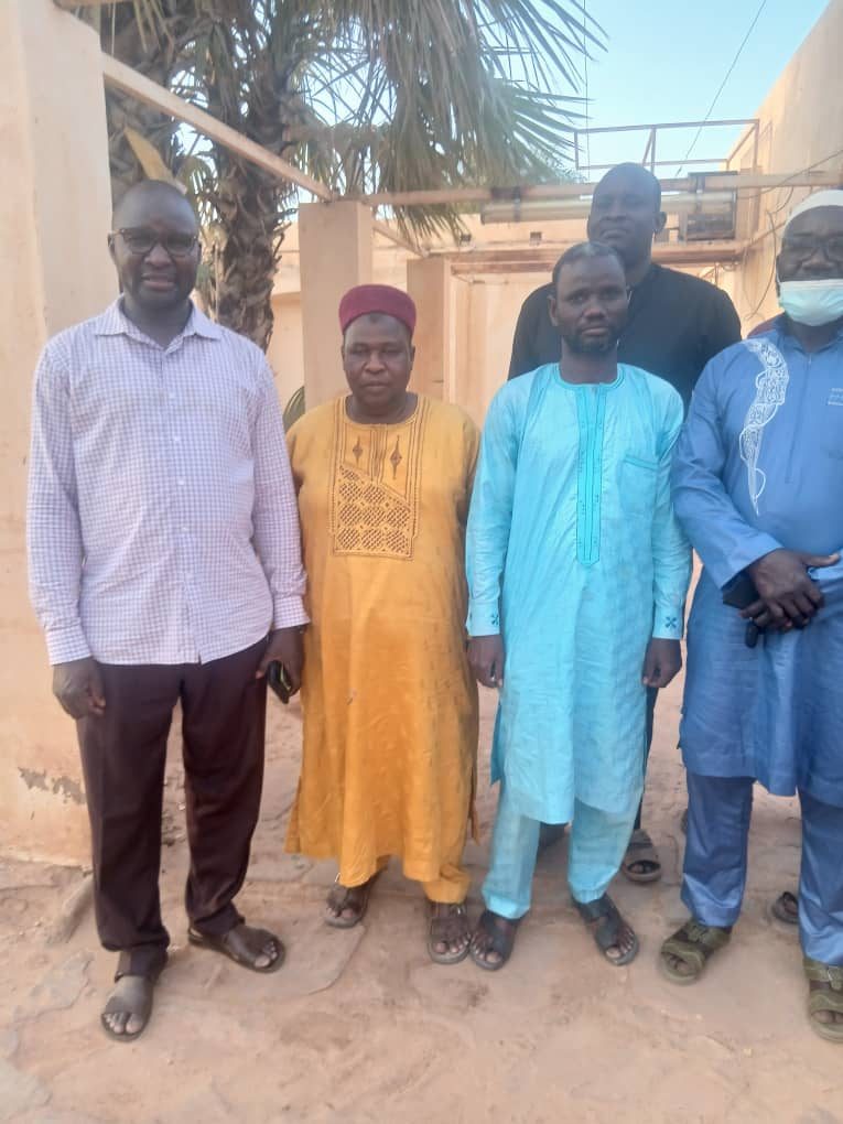 Photographie de groupe des participants à la rencontre d'Arlit.